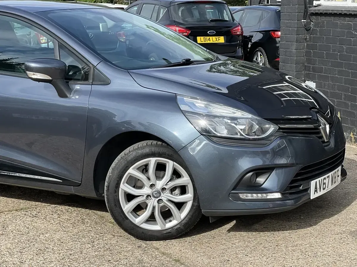 Used Renault Clio Dynamique 88 HP (64 kW) 2017 Grey Hatchback