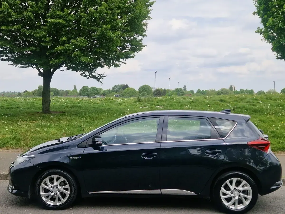 Used Toyota Auris Hybrid Business Edition 2016 Grey Hatchback