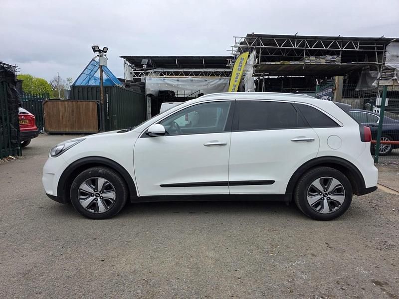 Used Kia Niro 139 HP (102 kW) 2018 White SUV