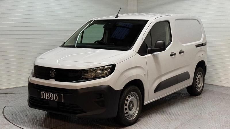 Second-hand Vauxhall Combo S 101 CP (74 kW) 2024 Alb Monovolum