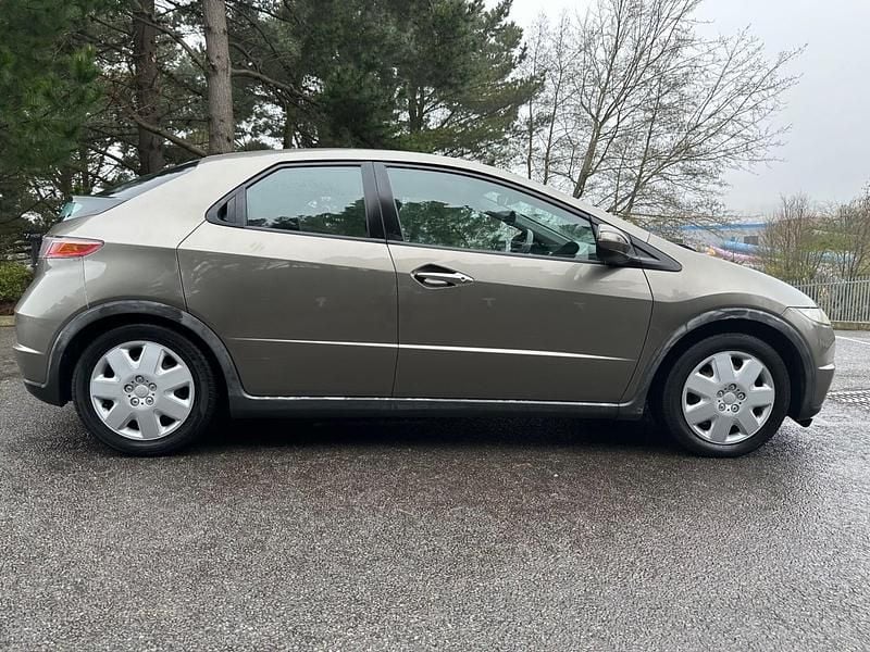 Used Honda Civic SE 100 HP (73 kW) 2008 Grey Hatchback