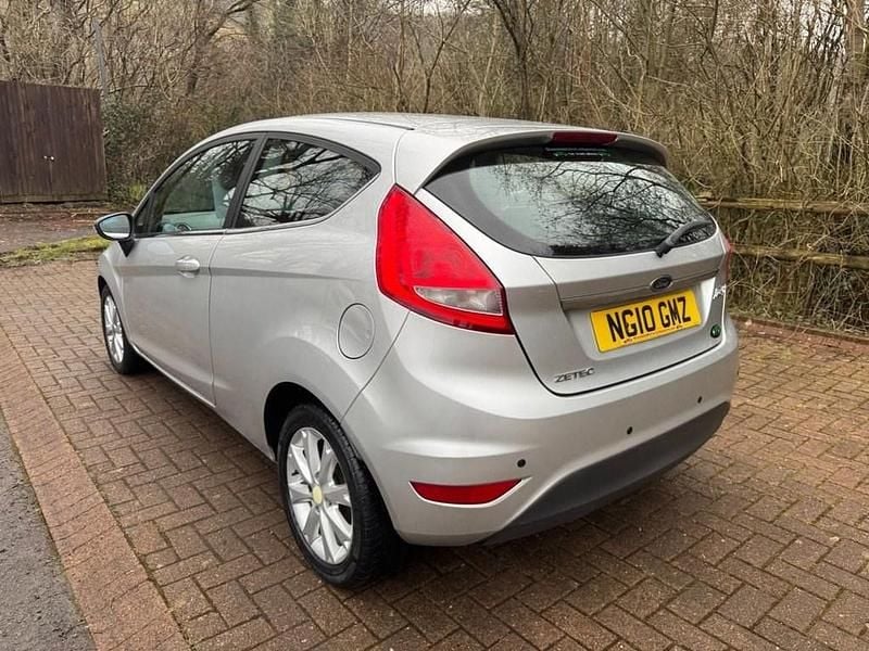 Used Ford Fiesta Zetec 94 HP (69 kW) 2010 Silver Hatchback