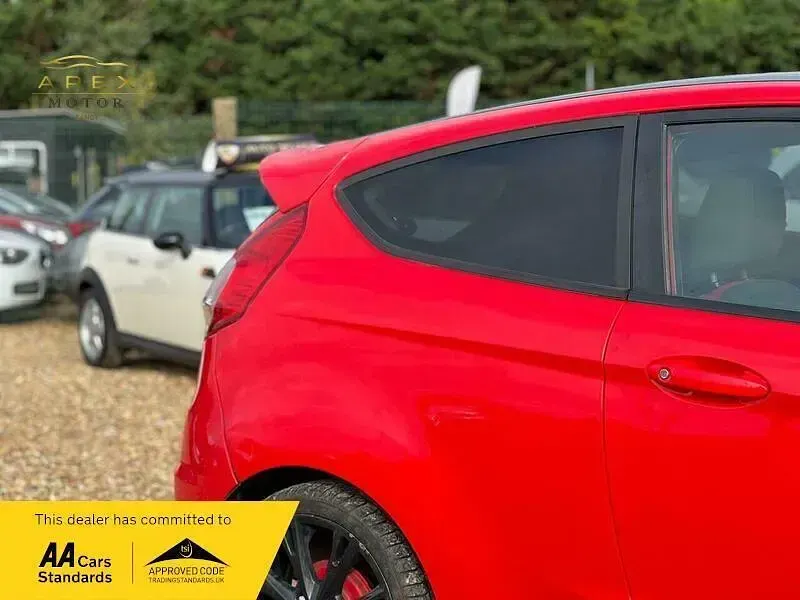 Used Ford Fiesta Zetec 2015 Red Hatchback