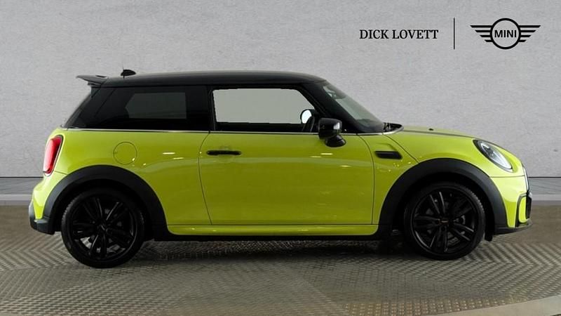 Used Mini Cooper Hatch 134 HP (98 kW) 2023 Yellow Hatchback