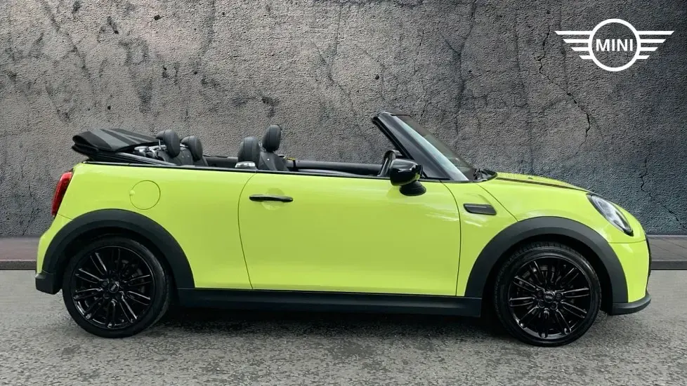 Used Mini Cooper Cabriolet Exclusive 134 HP (98 kW) 2021 Yellow Cabriolet