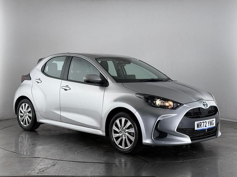 Silver Used 2022 Toyota Yaris Hybrid Hatchback | £16,550 (Super price) - Image 1/4