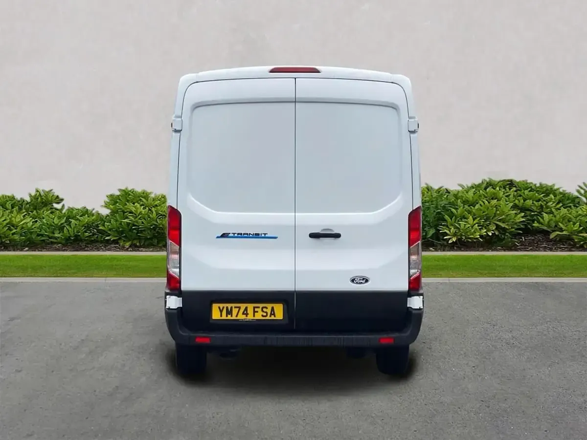 Begagnad Ford E-Transit 197 kW (269 HK) 2024 Vit Van