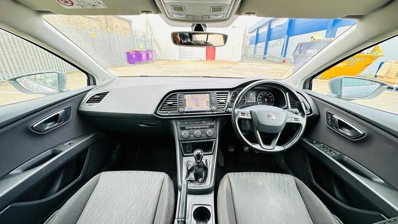 Used Seat Leon SE Dynamic 2017 Silver Estate