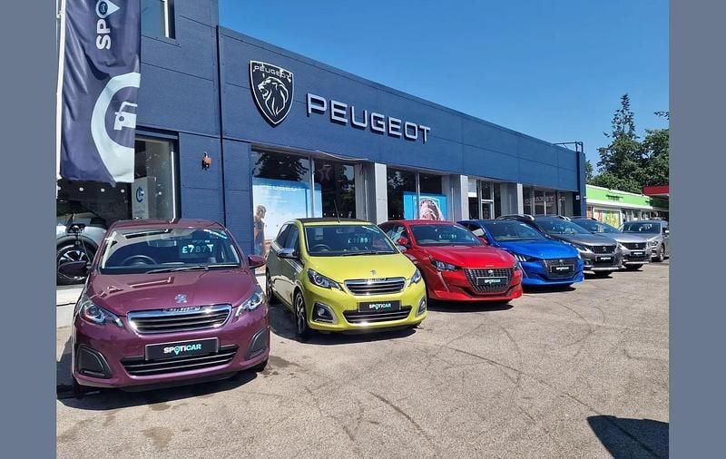 Yellow Used 2021 Peugeot e-208 Premium Hatchback | £12,232 (Fair price) - Image 1/2