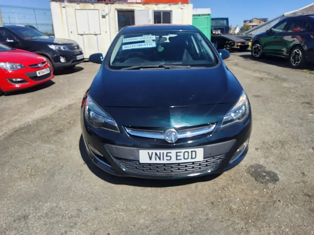 Używany Vauxhall Astra SRi 165 KM (121 kW) 2015 Zielony Hatchback
