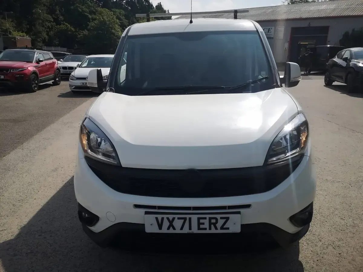 Used Fiat Doblò 95 HP (69 kW) 2021 White MPV