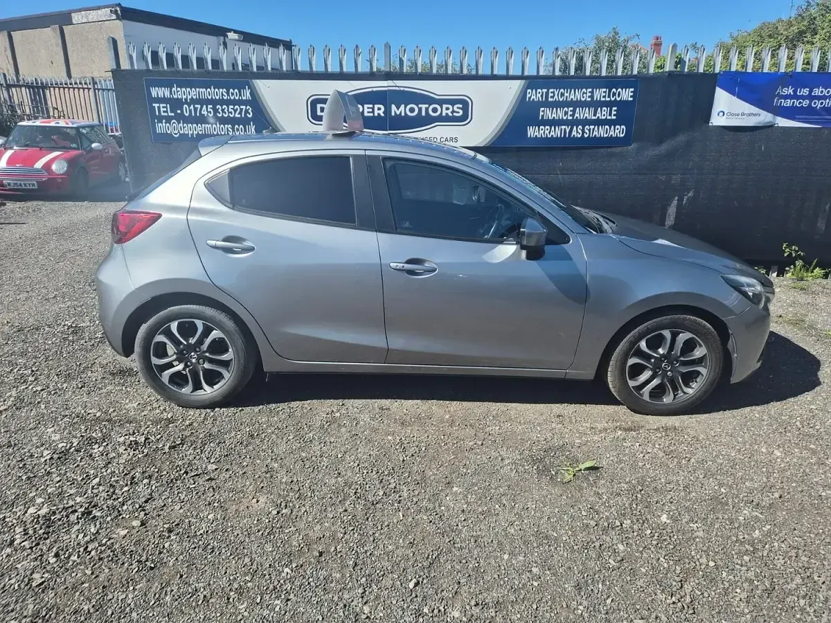 Used Mazda 2 Inclusive 90 HP (66 kW) 2015 Silver Hatchback