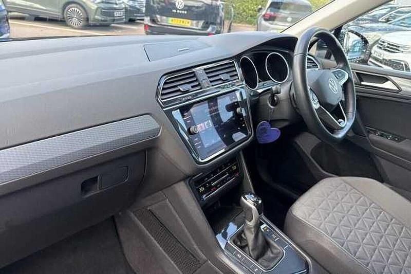 Usado VW Tiguan Life 150 CV (110 kW) 2022 Azul SUV