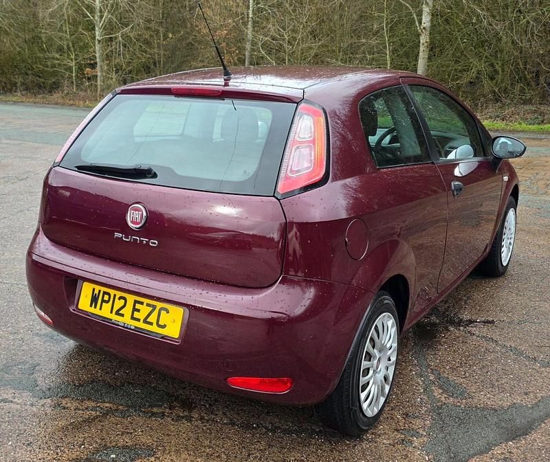 Used Fiat Punto Pop 69 HP (50 kW) 2012 Red Hatchback