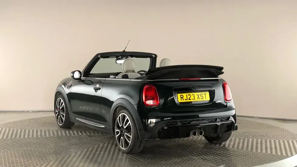 Used Mini John Cooper Works 228 HP (167 kW) 2023 Green Hatchback