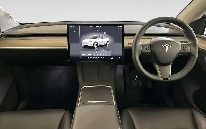 Used Tesla Model Y Long Range AWD 286 kW (389 HP) 2025 SUV