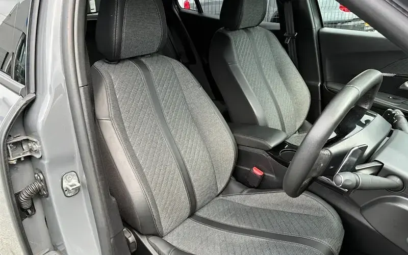 Used Peugeot 2008 Allure 131 HP (96 kW) 2024 Grey SUV