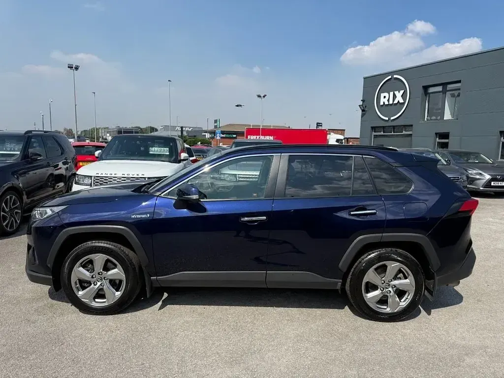 Used Toyota RAV4 222 HP (163 kW) 2019 Blue SUV