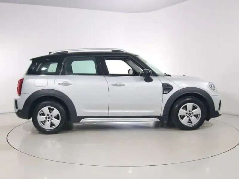 Usado Mini Cooper Countryman Classic 134 HP (98 kW) 2021 Prateado SUV