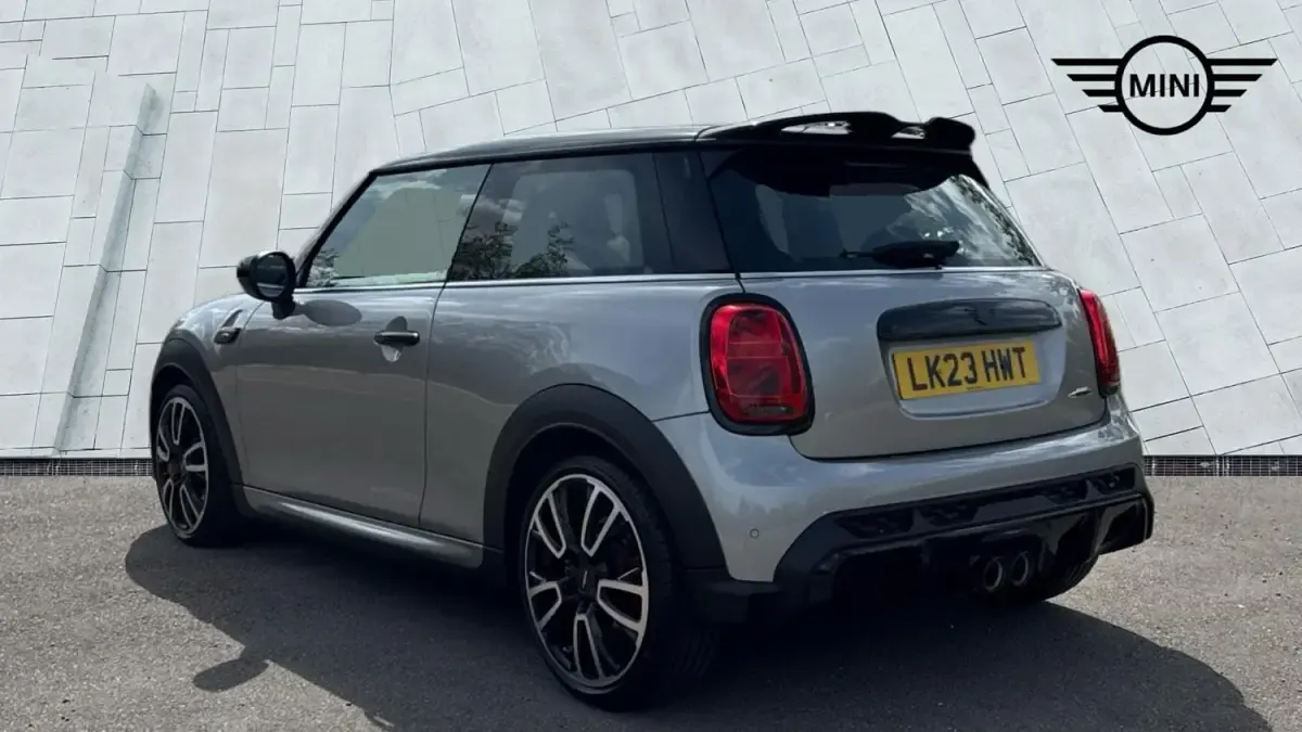Begagnad Mini John Cooper Works Hatch 2023 Silver Halvkombi