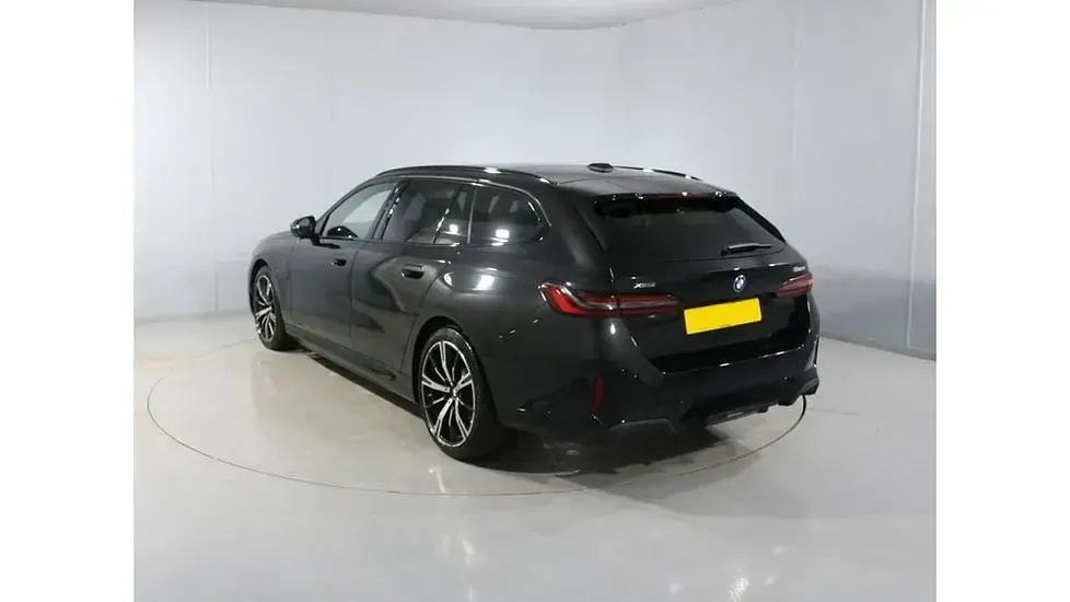 New BMW 550e M Sport 482 HP (354 kW) 2025 Black Estate