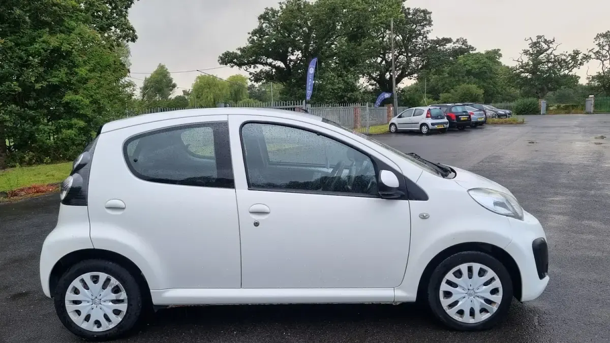 Used Citroën C1 VTR Sport 68 HP (50 kW) 2013 White Hatchback
