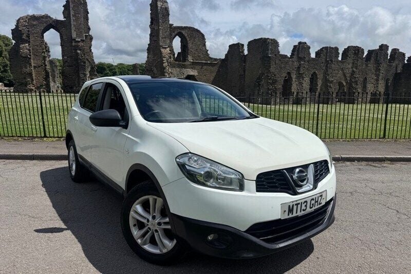 White Used 2013 Nissan Qashqai +2 Acenta SUV | £2,699 (Fair price) - Image 1/1