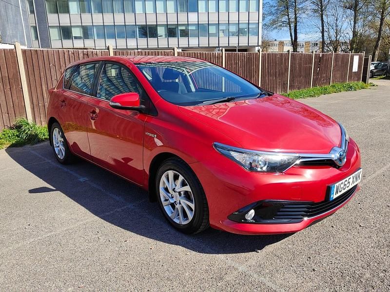 Used Toyota Auris Hybrid Business Edition 2016 Red Hatchback