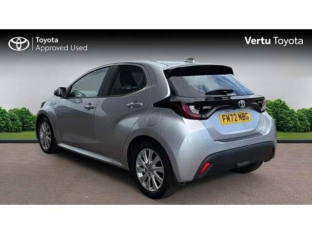 Used Toyota Yaris Hybrid 116 HP (85 kW) 2022 Silver Hatchback