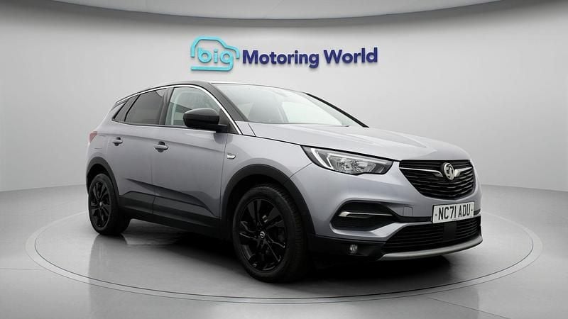 Used Vauxhall Grandland X SRi 130 HP (95 kW) 2022 Grey SUV