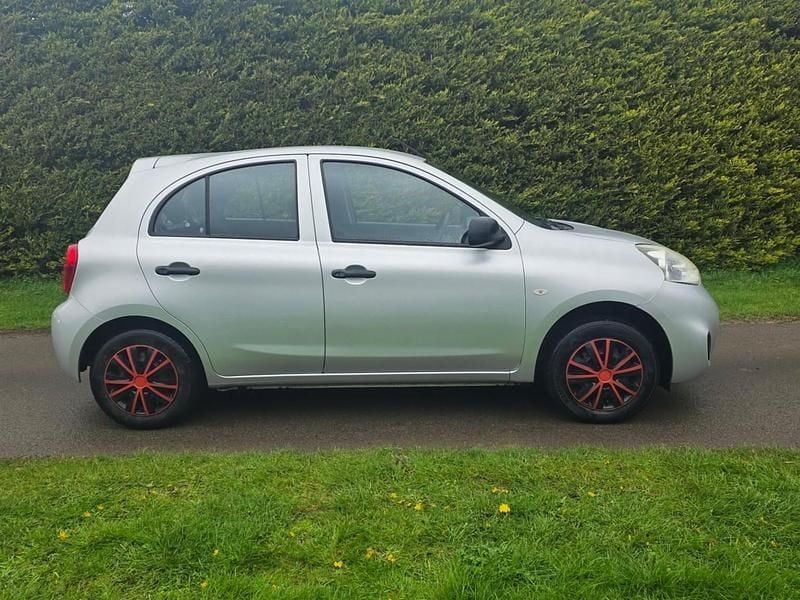 Begagnad Nissan Micra Visia 2013 Silver Halvkombi