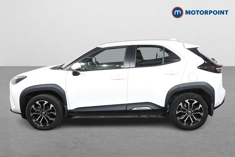 Used Toyota Yaris Hybrid Design 2022 White Hatchback