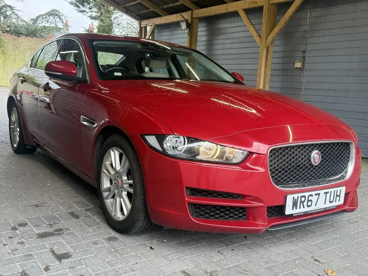 Used Jaguar XE Ingenium 197 HP (144 kW) 2018 Red Sedan
