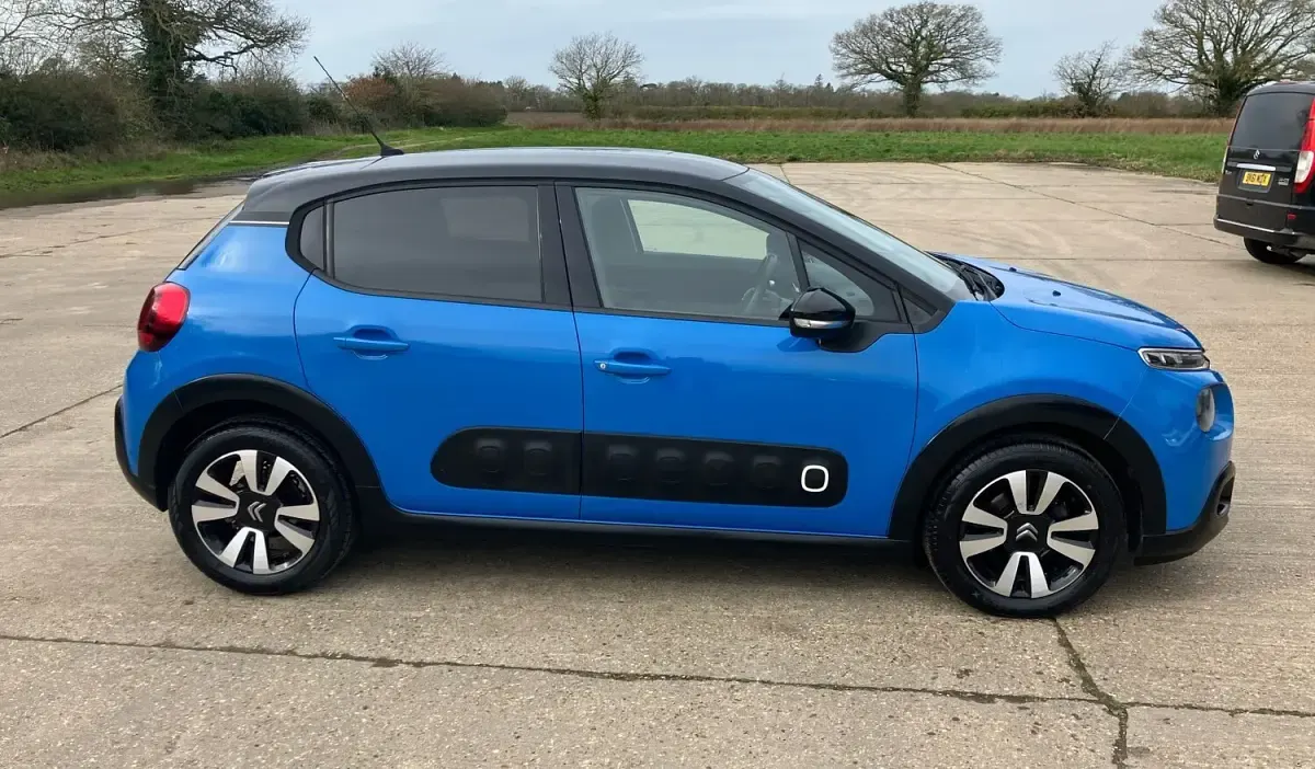 Used Citroën C3 Flair 98 HP (72 kW) 2017 Blue Hatchback