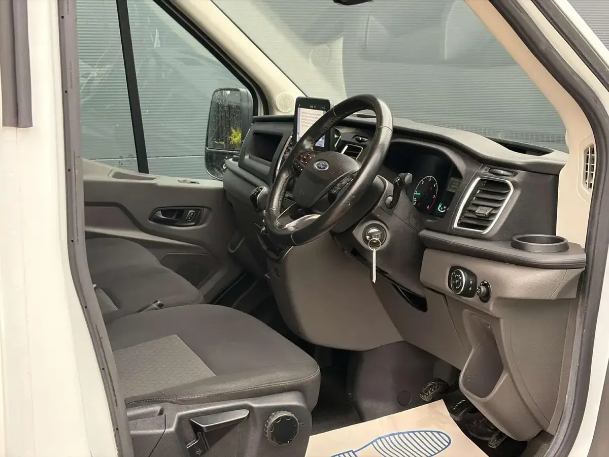 Used Ford Transit Limited 130 HP (95 kW) 2021 White Van