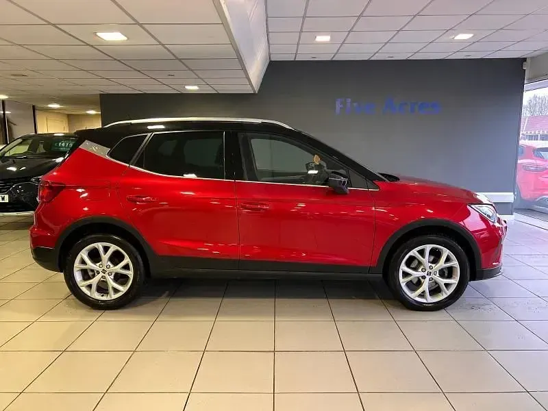 Begagnad Seat Arona FR 2024 Röd SUV