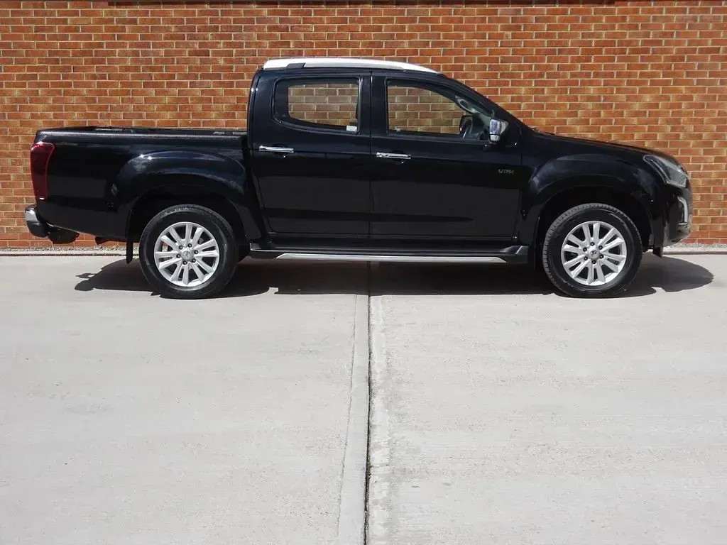 Usado Isuzu D-Max 163 HP (119 kW) 2021 Preto Pickup