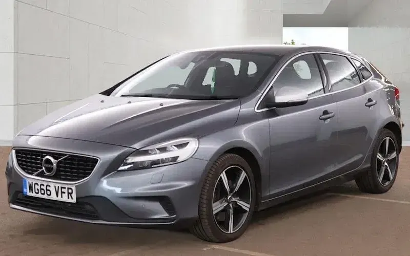 Used Volvo V40 R-Design 190 HP (139 kW) 2016 Hatchback