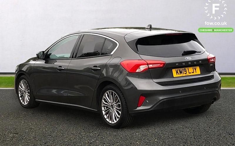 Usado Ford Focus Titanium X 125 CV (91 kW) 2019 Gris Utilitario
