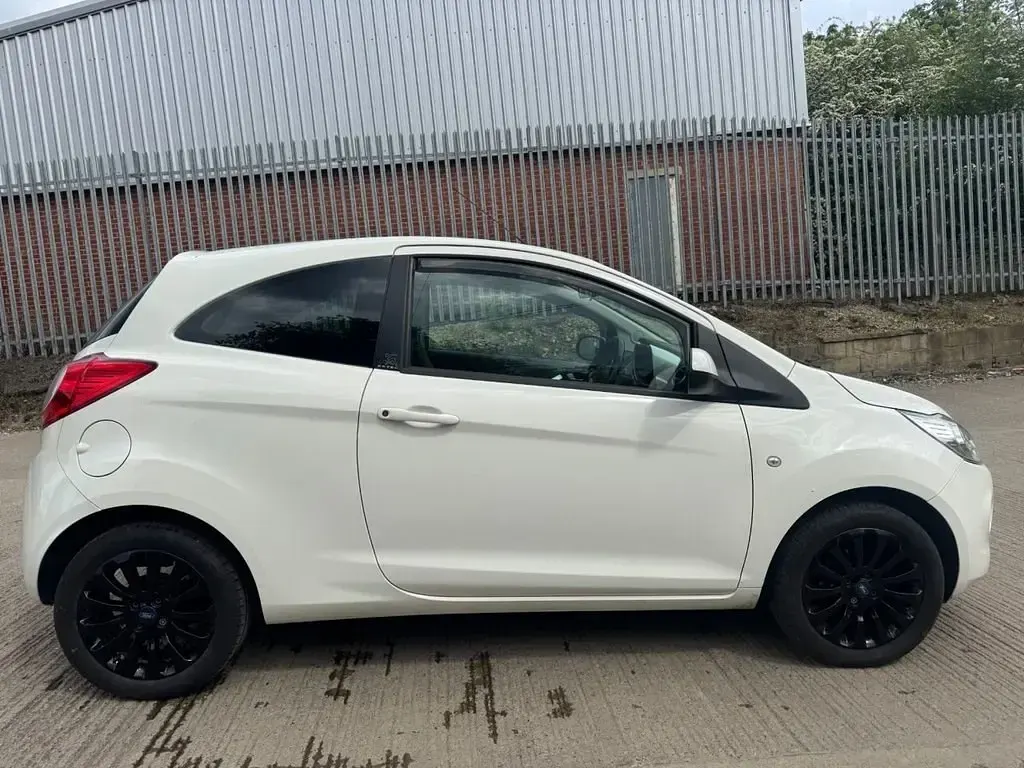 Usado Ford Ka Zetec 69 HP (50 kW) 2014 Branco Citadino