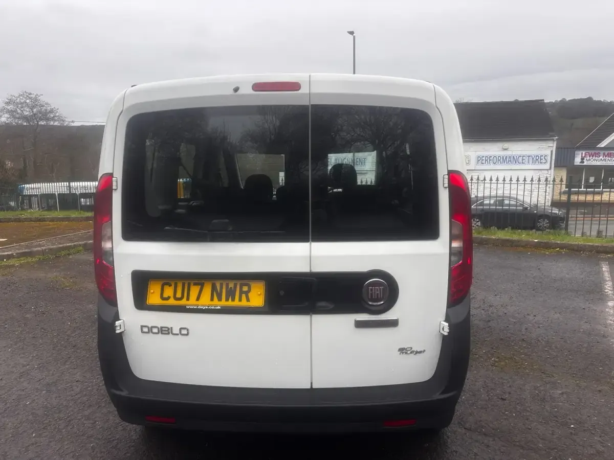 Käytetty Fiat Doblò Active 95 HP (69 kW) 2017 Valkoinen Tila-auto