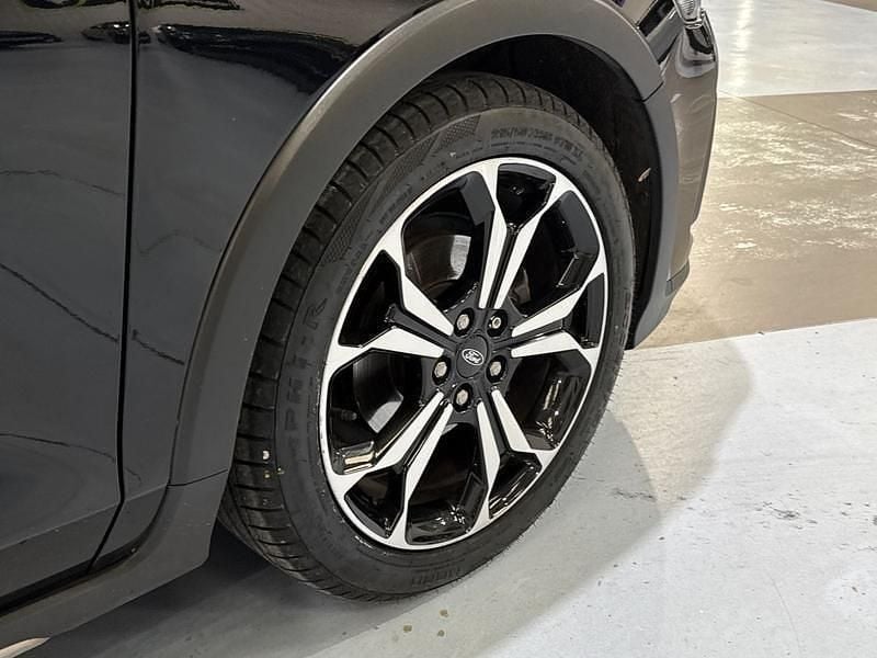 Used Ford Focus Active X 120 HP (88 kW) 2022 Black Estate