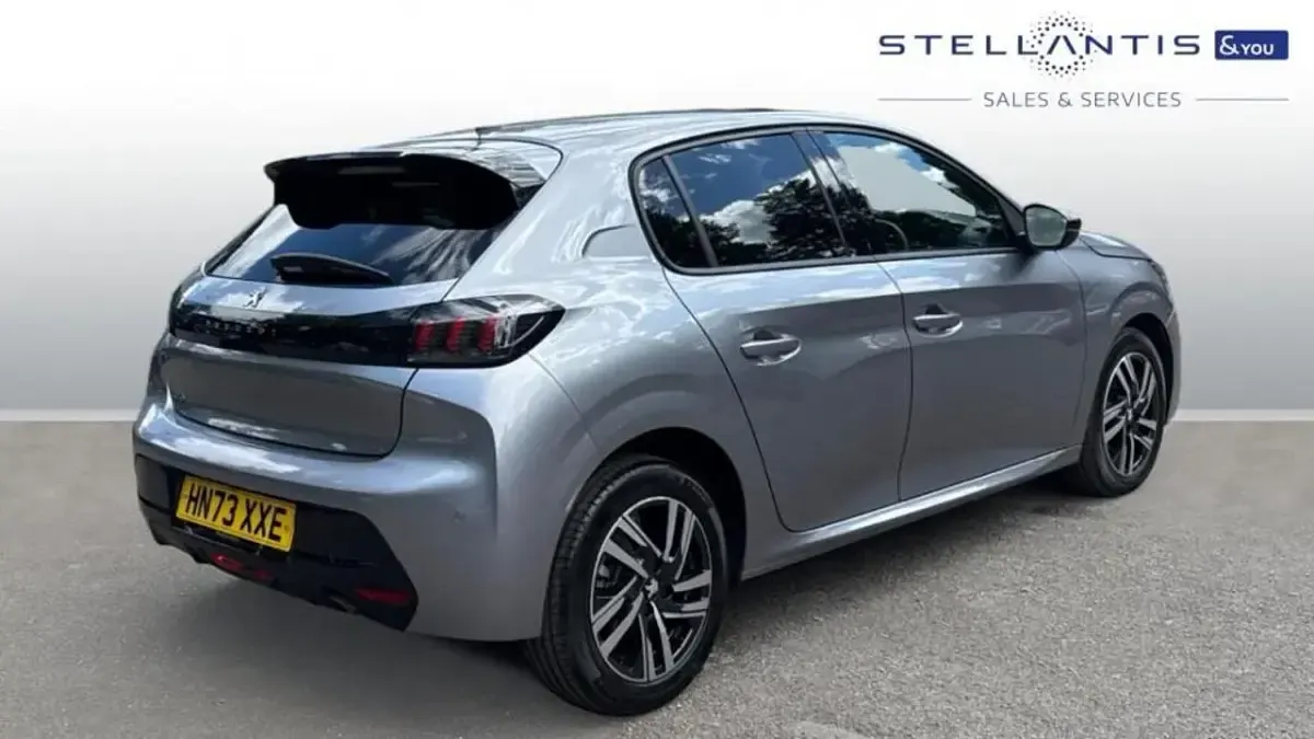 Gebraucht Peugeot 208 Allure+ 102 PS (75 kW) 2023 Grau Kleinwagen