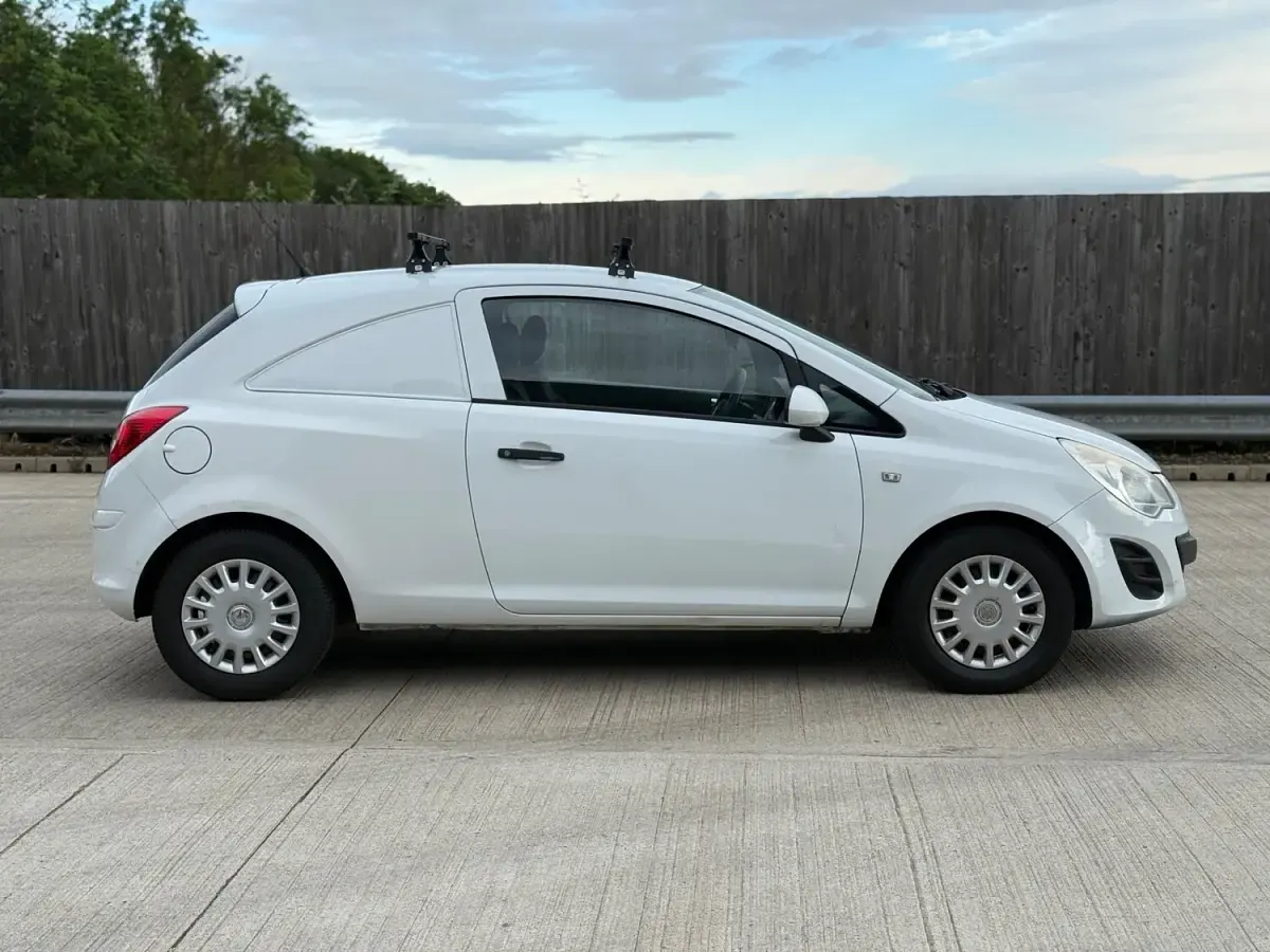Used Vauxhall Corsa 2013 White Hatchback