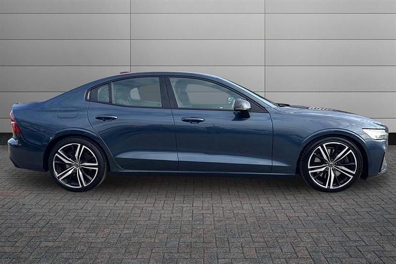 Used Volvo S60 R-Design 250 HP (183 kW) 2019 Blue Sedan