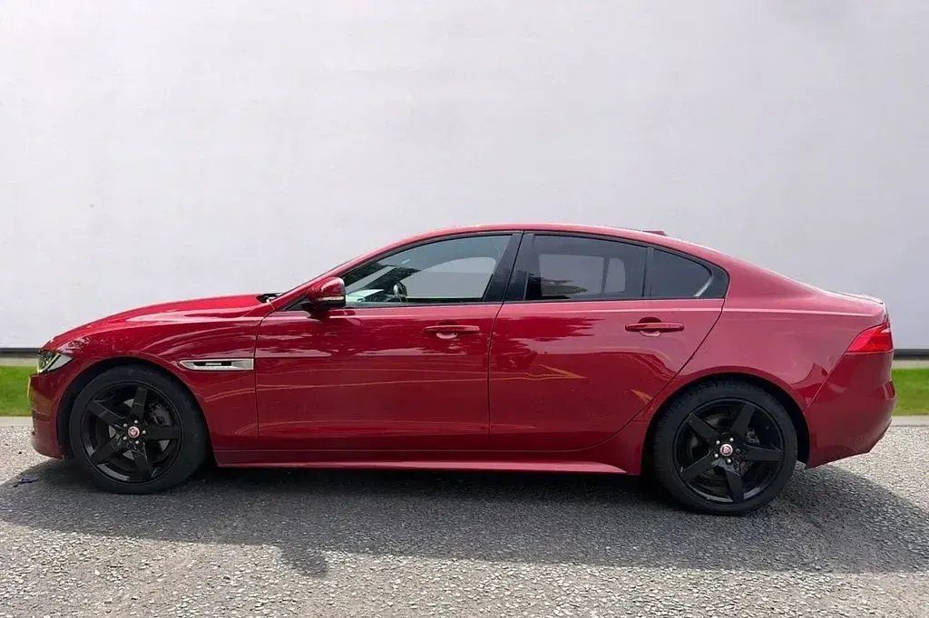 Used Jaguar XE R-Sport 180 HP (132 kW) 2017 Red Sedan