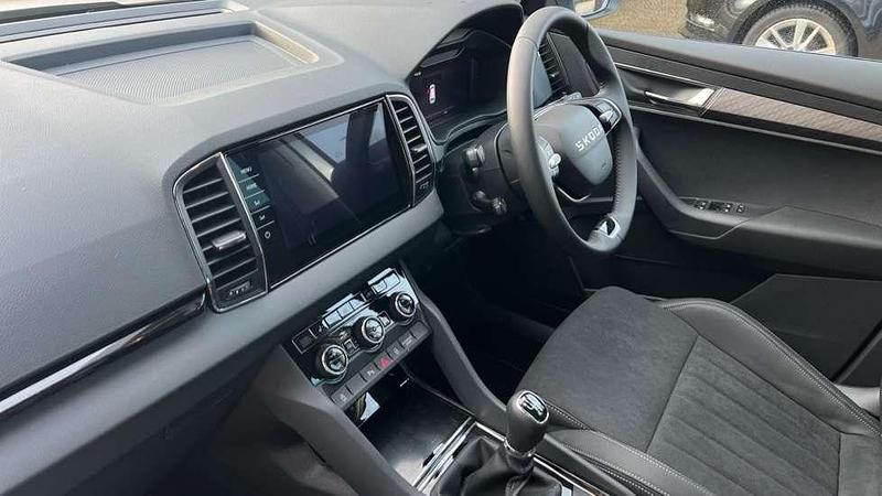 New Skoda Karoq SE L 116 HP (85 kW) 2025 Brilliant silver metallic SUV