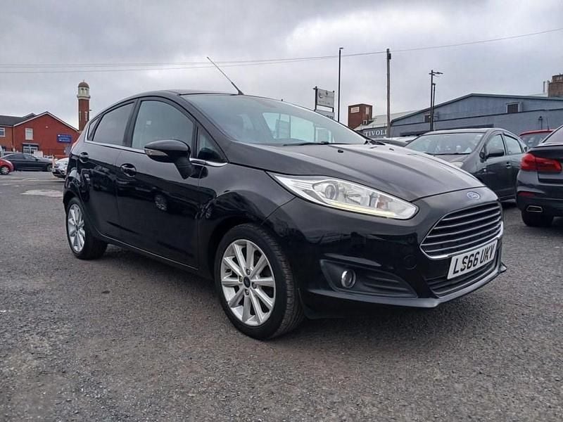 Black Used 2016 Ford Fiesta Titanium Hatchback | £4,995 (Good price) - Image 1/4