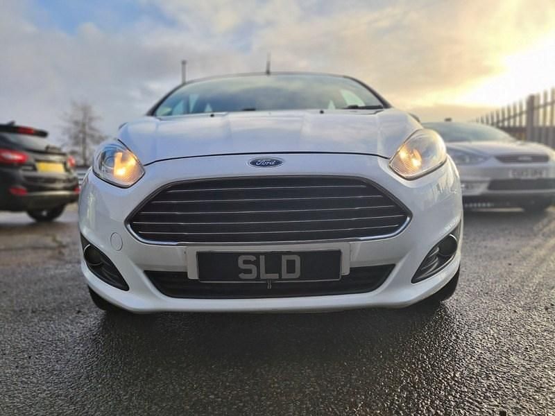 Used Ford Fiesta Zetec 2013 White Hatchback