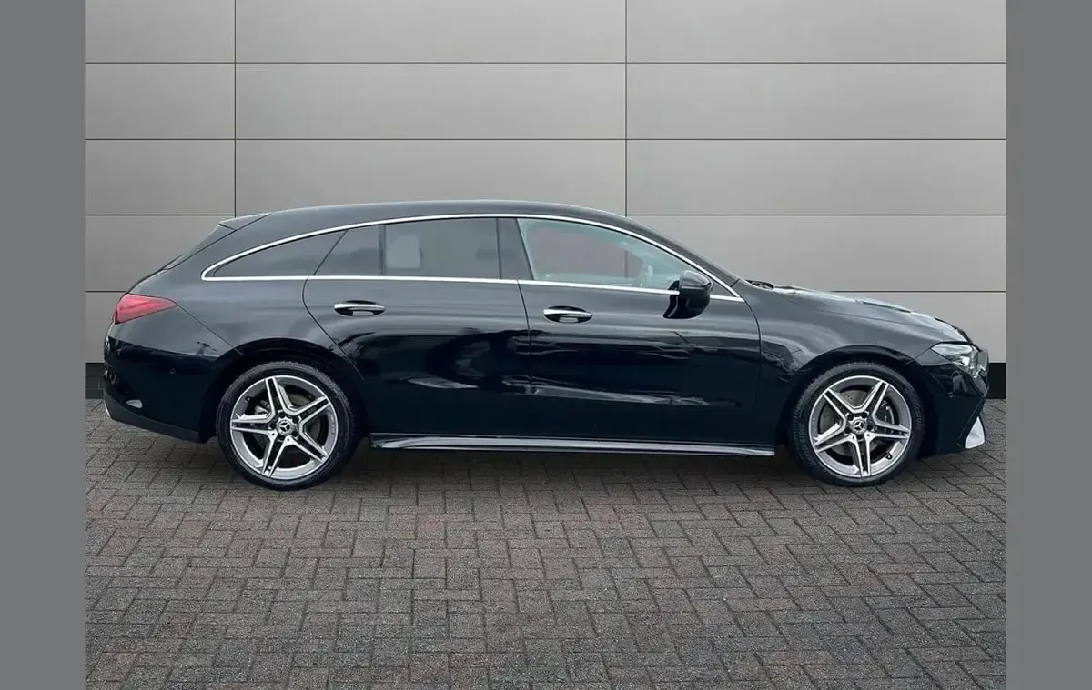 Used Mercedes CLA200 Executive 161 HP (118 kW) 2025 Black Estate
